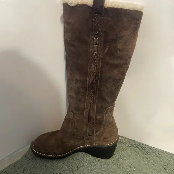 UGG Hartley Winter brown suede tall Boot wedge heel zip side Size 8 - Picture 6 of 11